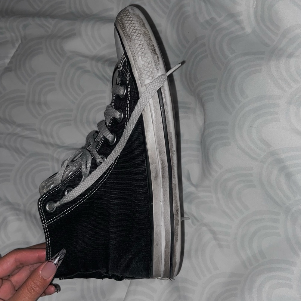 B/w converse